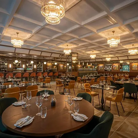 The Samuel Hotel, Centre