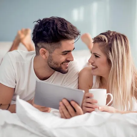 The Samuel Hotel, Centre