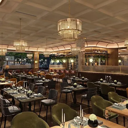 The Samuel Hotel, Centre