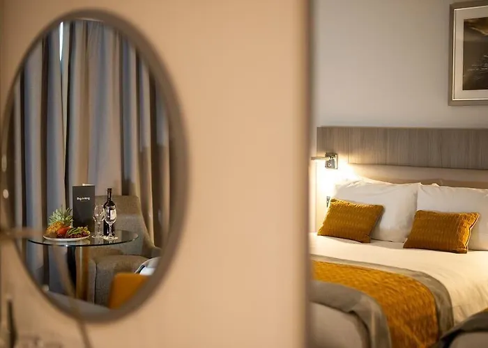 The Samuel Hotel, Centre